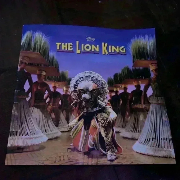 Disneys The Lion King play book - Picture 1 of 2